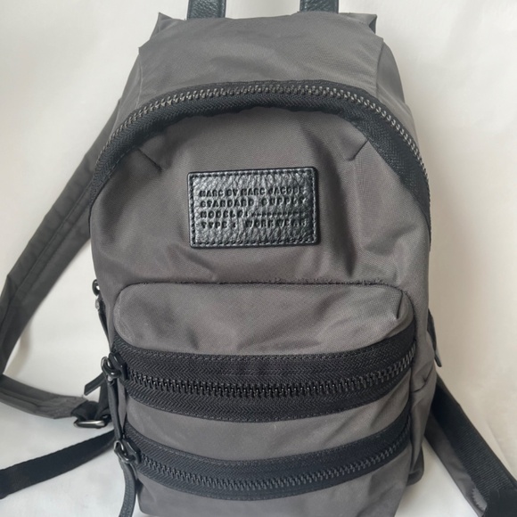 Marc Jacobs Biker Moto The Medium Ash Gray Nylon Logo Zipped Casual Backpack - Picture 6 of 16